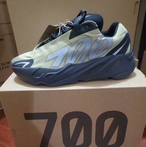 Yeezy 700 Resin 6½